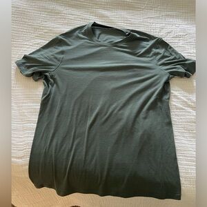 Men’s large lululemon t-shirt